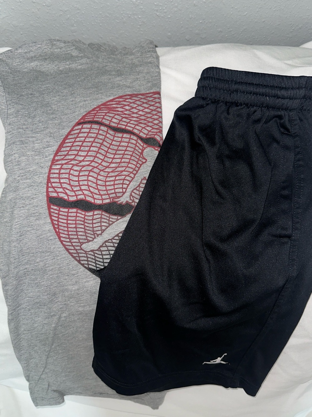 Nike Air Jordan Boys Set Gray Basketball Graphic Tee Black Shorts Youth L